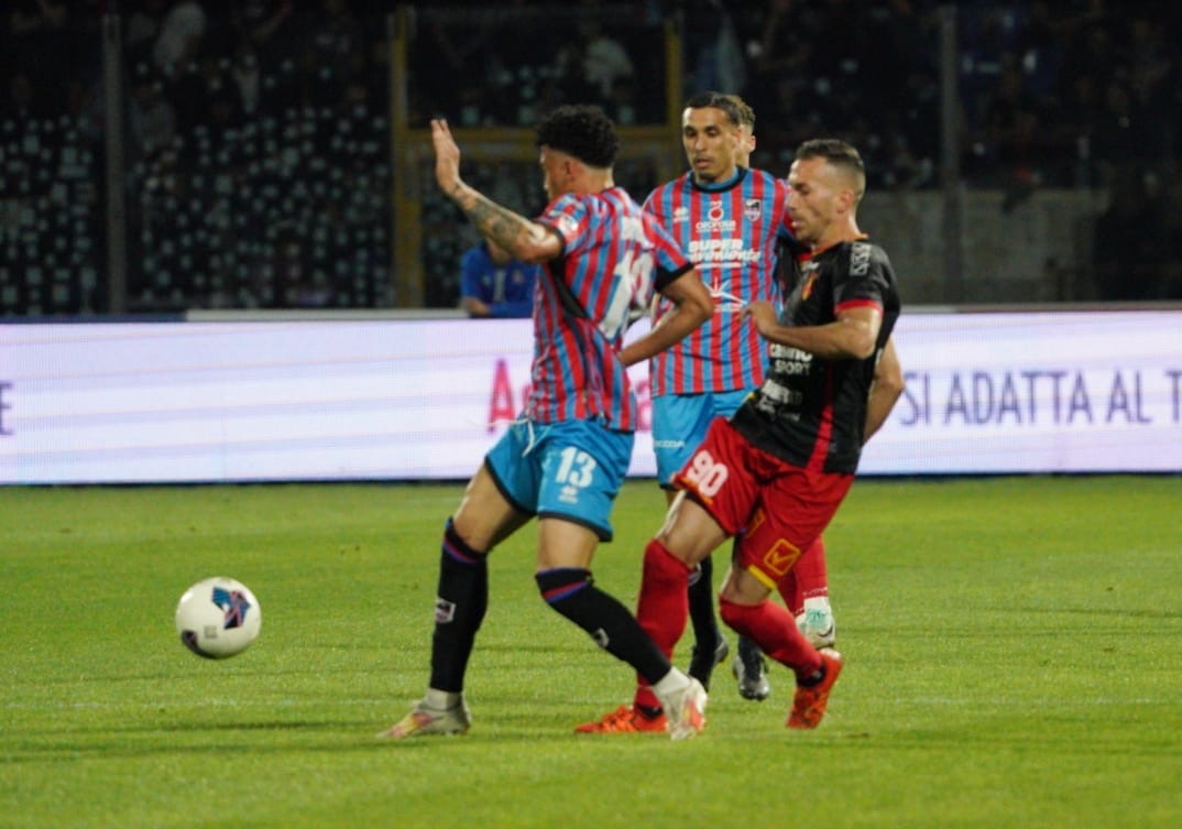 Il derby al Catania, gli etnei vincono (1-0) con un rigore di Di Carmine