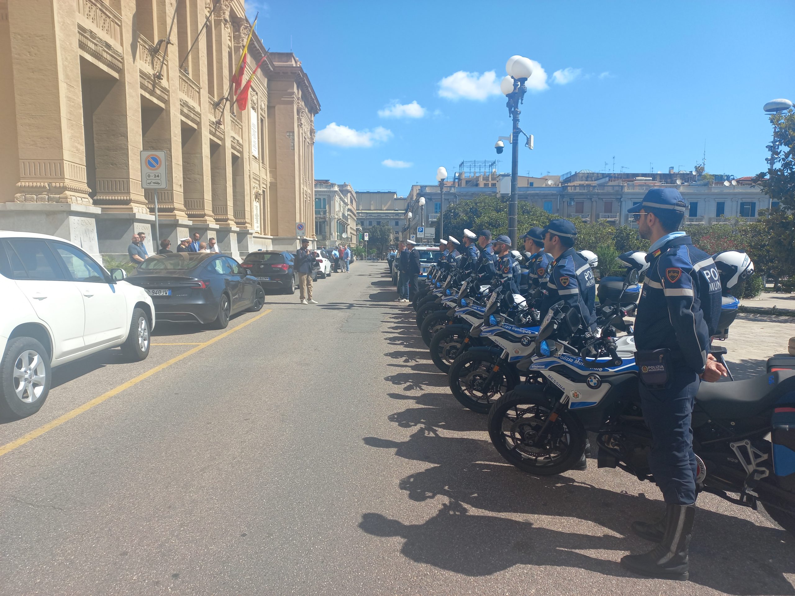 Nuove vetture per la Municipale, la benedizione del cappellano