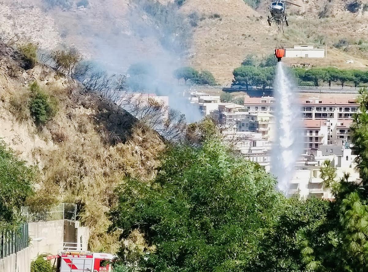 Panico a Gravitelli: incendio ha minacciato le case