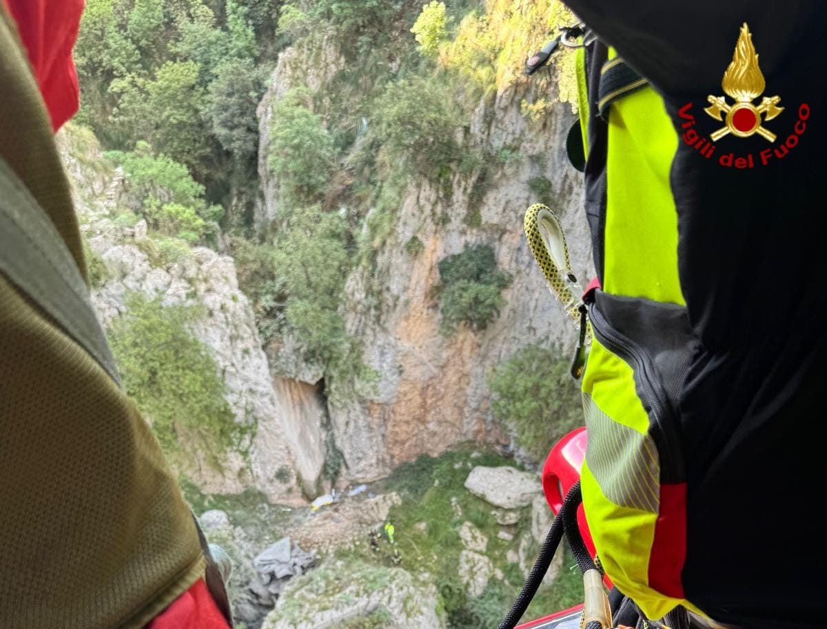 Jeep nella scarpata: un morto e un ferito gravissimo