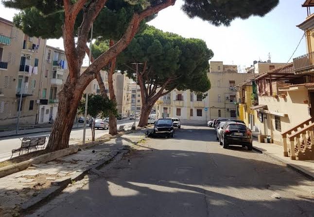 Marciapiede sconnesso, l’allarme di Bucalo: “Transennate”