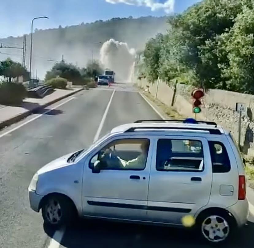 Danneggiata la condotta dell’acqua: disagi in vista