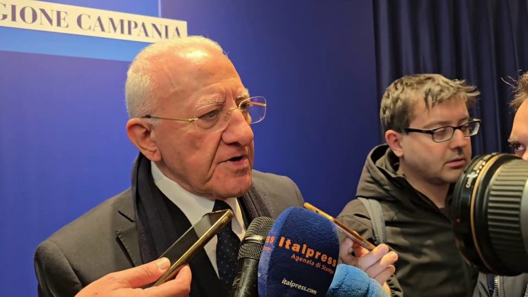 De Luca “Cancellare multe ai No vax irresponsabile, vergogna”