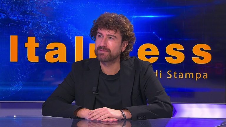 Esce “io e te dobbiamo parlare”, Siani “Commedia pura per divertirsi”