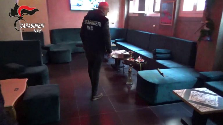 Controlli ai “Shisha Bar”, sequestrati 68 kg di melassa per narghilè