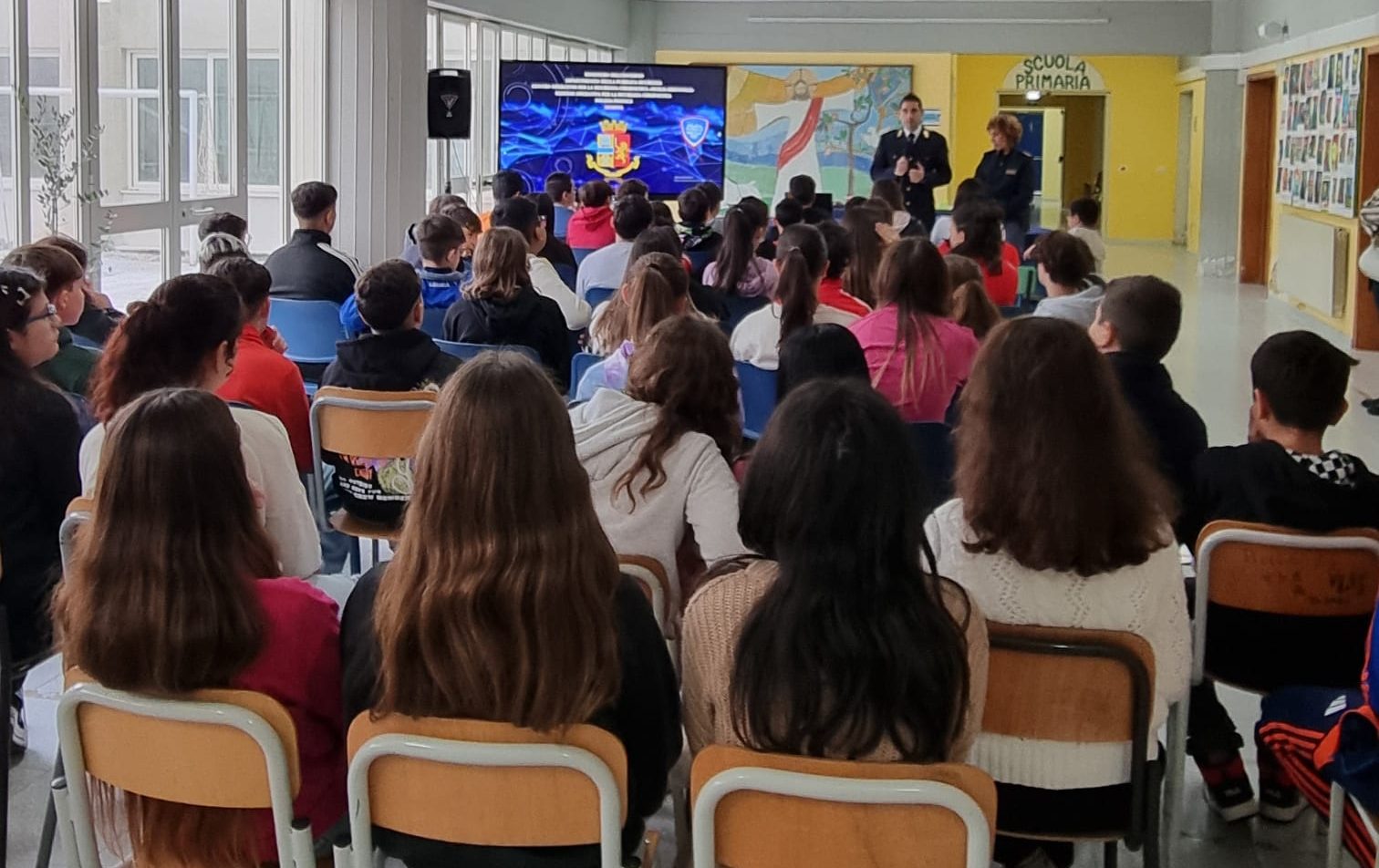 “Reati in Rete”, incontro della Polizia all’IC Tremestieri