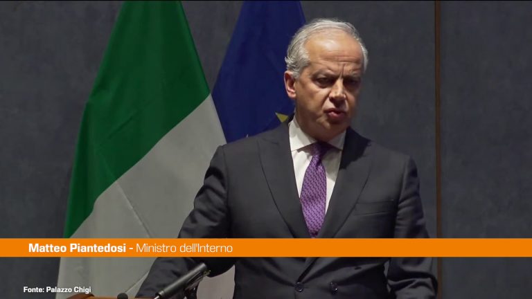 Migranti, Piantedosi “Sbarchi ridotti del 60 per cento”