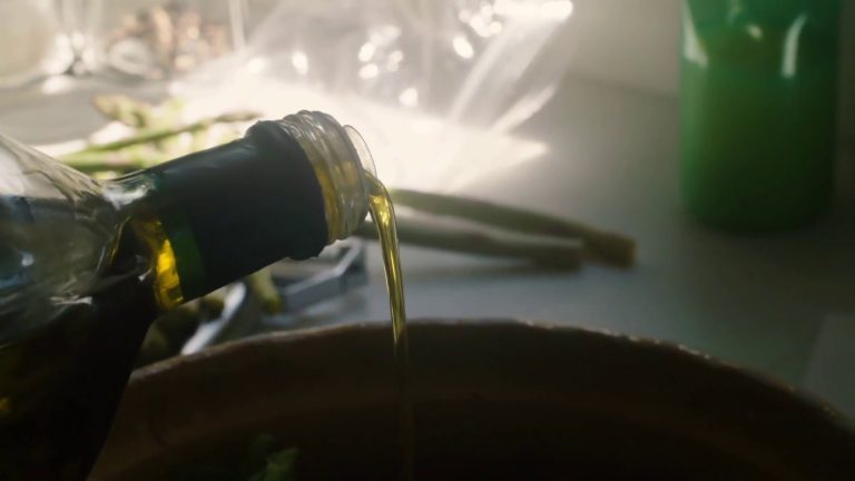 Olio extravergine amato dagli italiani nonostante il caro prezzi