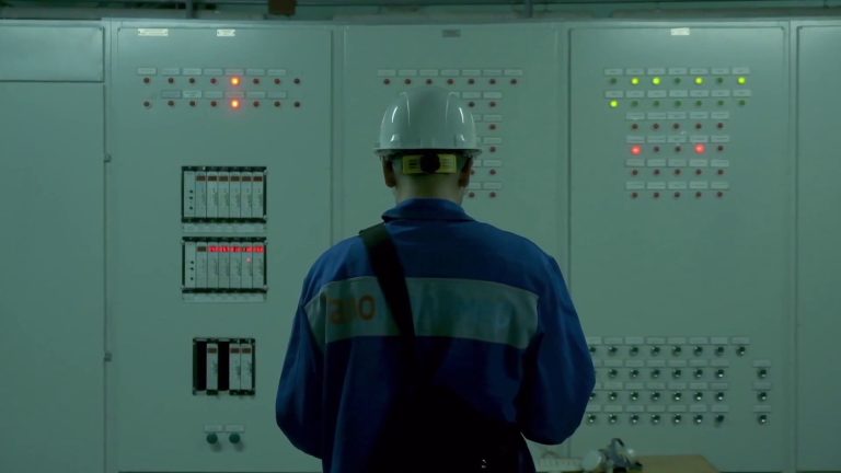 Contratto elettrico, 312 euro di aumento e meno ore