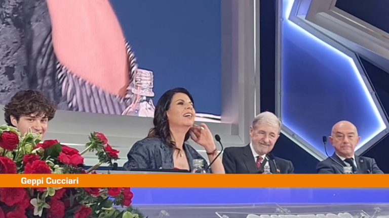 Geppi Cucciari “Un bacio alla Meloni? Lo mando col braccio di Elodie”