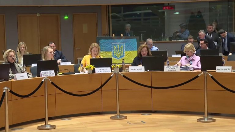 L’Unione Europea sospende le sanzioni economiche alla Siria