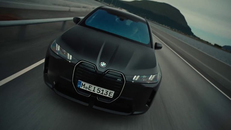 BMW iX, lusso e piacere di guida a zero emissioni