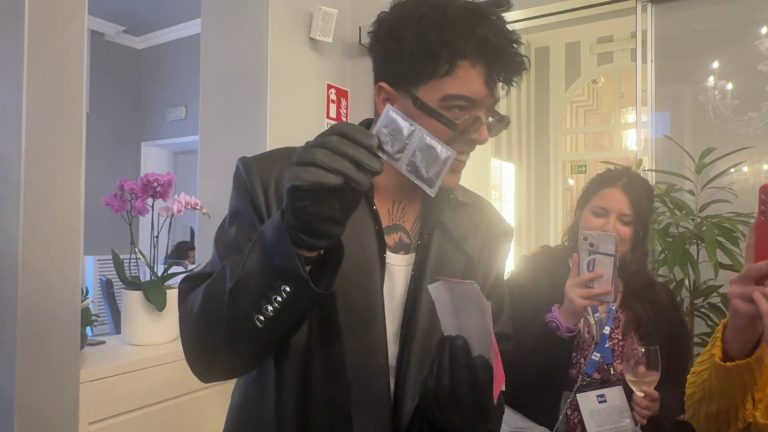 Sanremo, preservativi come gadget per la canzone dei The Kolors