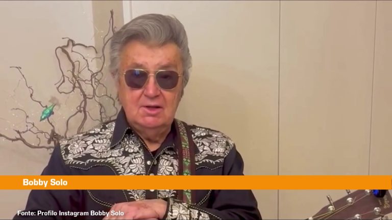 Bobby Solo sviene al concerto dei suoi 80 anni, sui social “Sto bene”