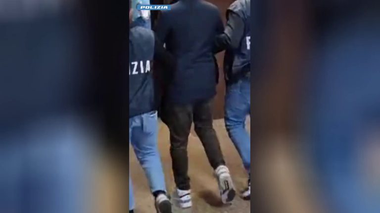 Si fingono carabinieri per avere soldi e droga, arrestati due romani