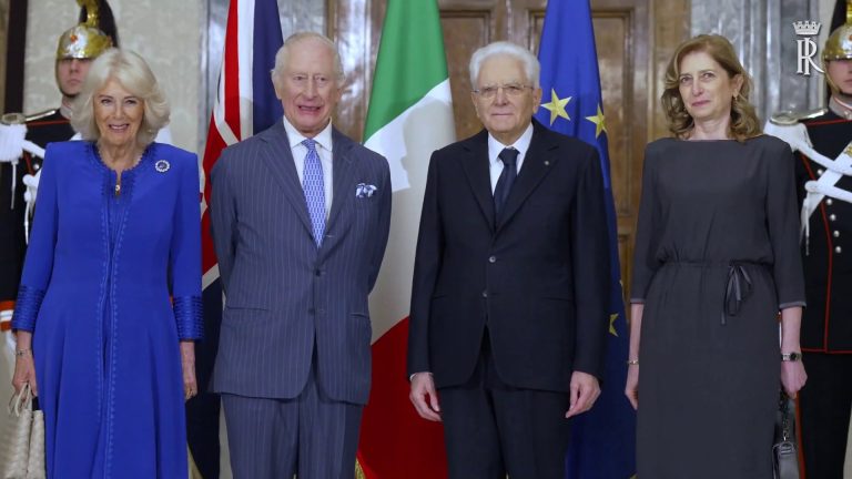 Mattarella riceve al Quirinale i Reali britannici Carlo III e Camilla