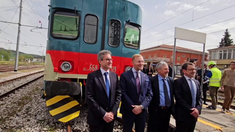 Treni, nelle Marche viaggi green con automotrici storiche rigenerate