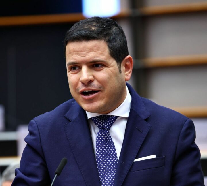 Corruzione, Galvagno nei guai per un abito acquistato da un amico