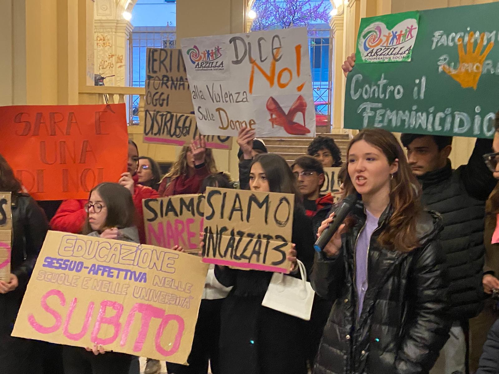 “Doveva essere l’ultima”, in piazza per Sara