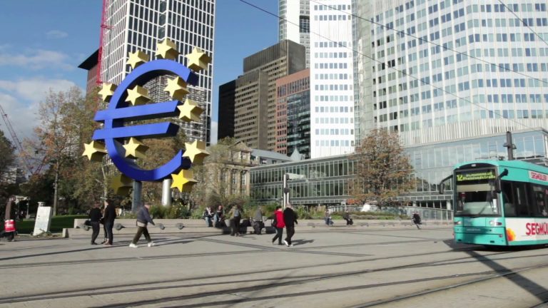 Bce, l’inflazione è in discesa ma l’economia frena