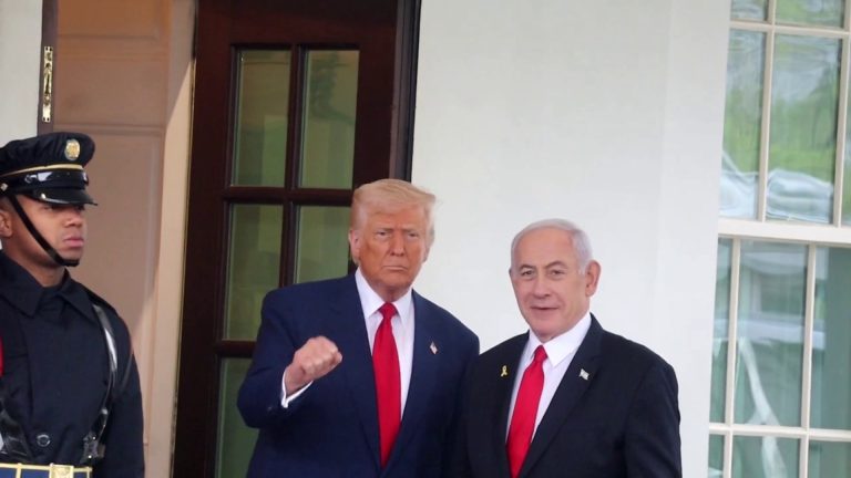 Netanyahu arriva alla Casa Bianca per l’incontro con Trump