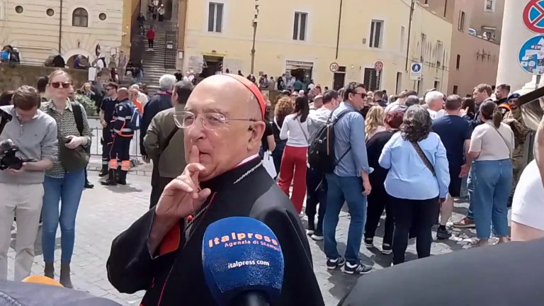 Migliaia di fedeli in fila per l’ultimo saluto a Papa Francesco