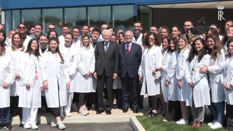 Mattarella visita il sistema farmaceutico produttivo del Lazio