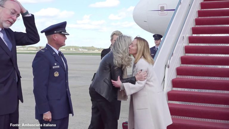 Meloni atterrata negli Stati Uniti per l’incontro con Trump