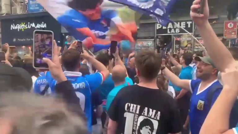 Napoli “vede” lo scudetto, cresce l’attesa in città