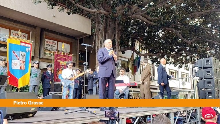 Strage di Capaci, Grasso legge i nomi delle vittime all’albero Falcone