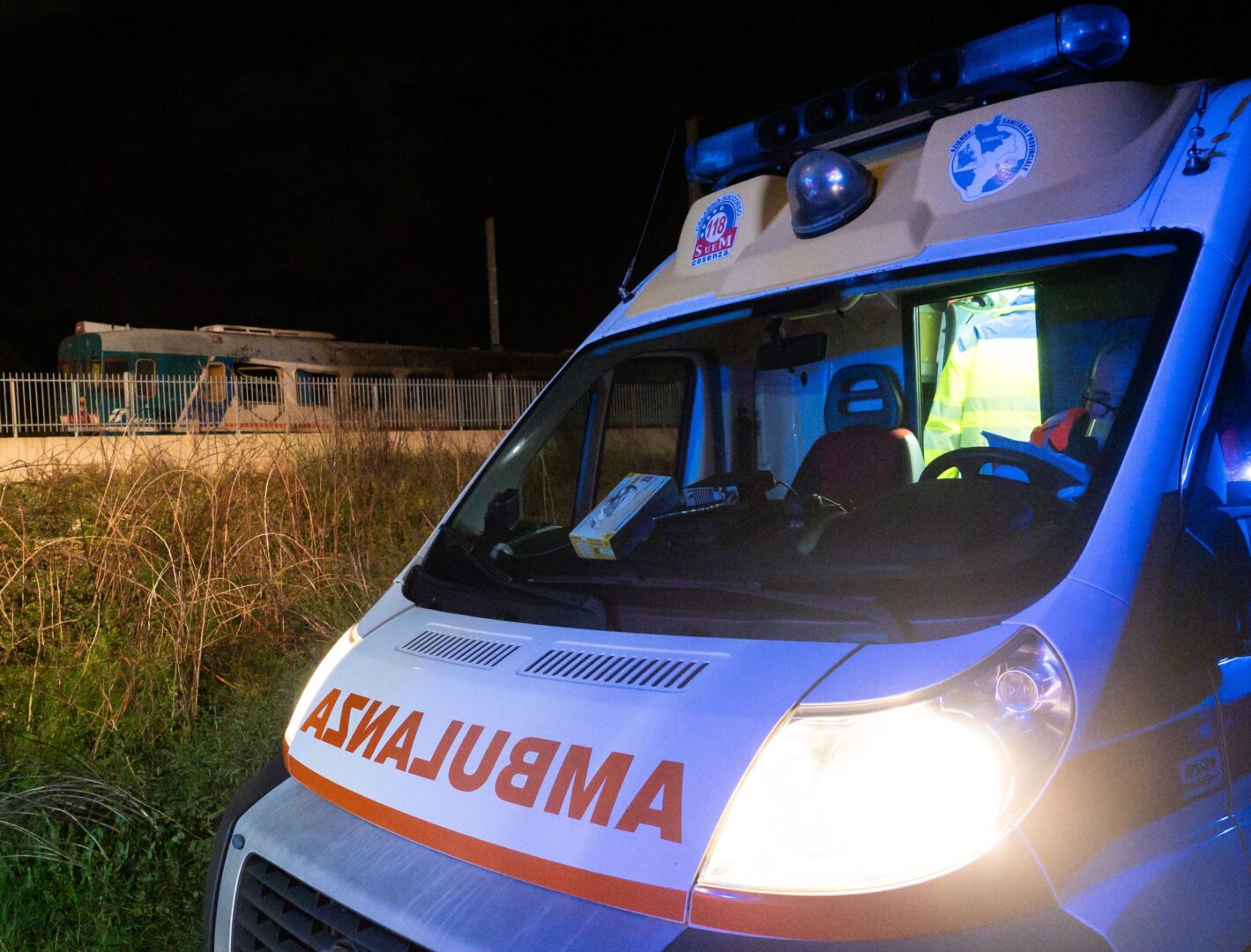 Cade rovinosamente dalla bici e muore