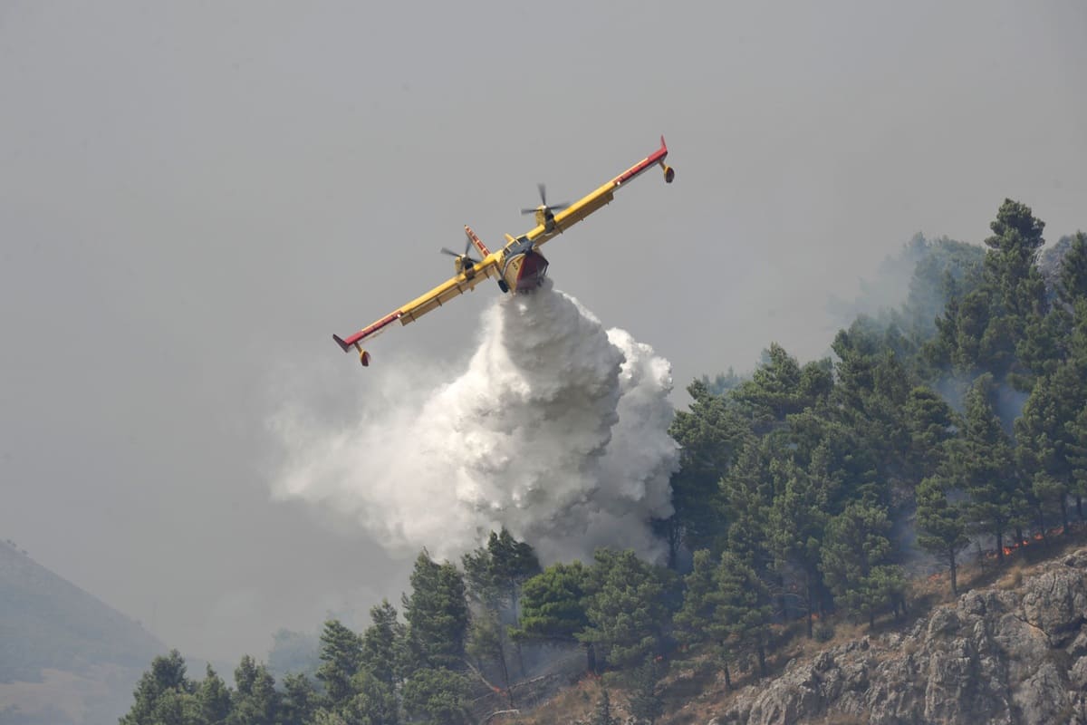 Incendio, muore carbonizzato un anziano