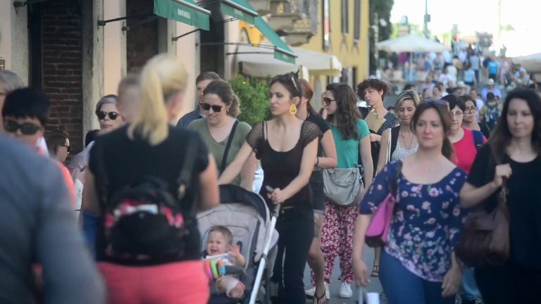 Il ceto medio sotto pressione, consumi ridotti