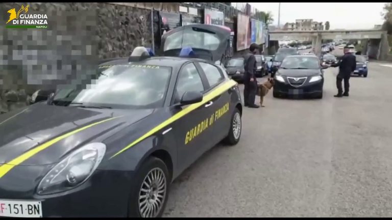 Napoli, 47enne arrestato per violenza e lesioni dopo un inseguimento