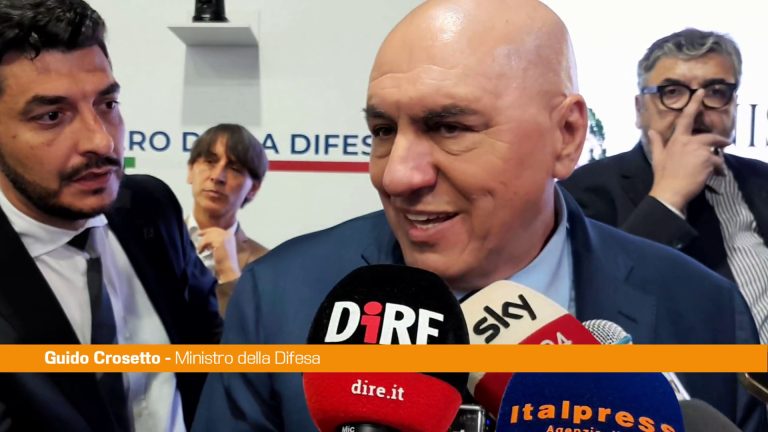 Crosetto “Macron fa battute che si potrebbe risparmiare”