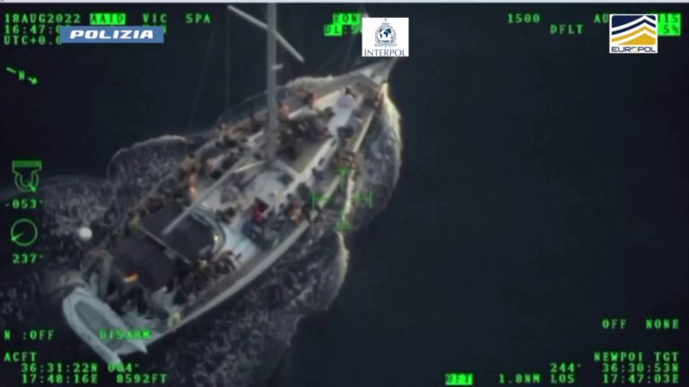 Arrestati in Egitto 3 componenti banda trafficanti di migranti