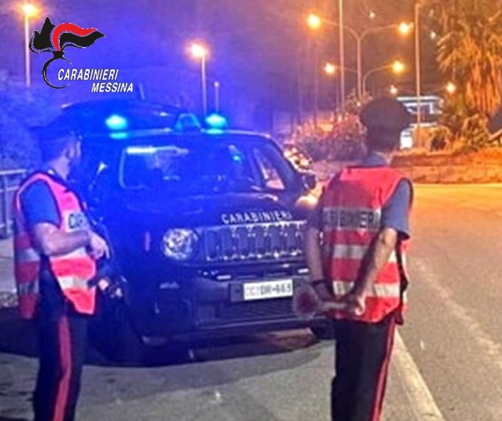 Forzano un posto di blocco: arrestati dai carabinieri