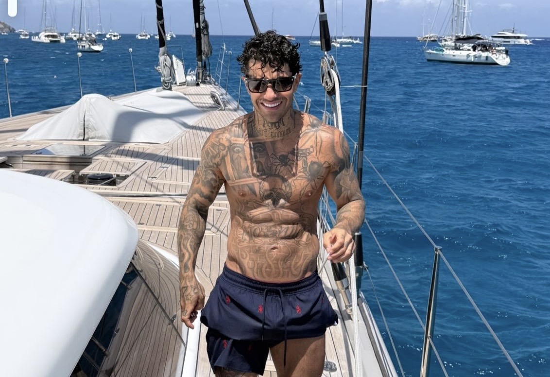 Eolie, il cantante Tony Effe a Lipari