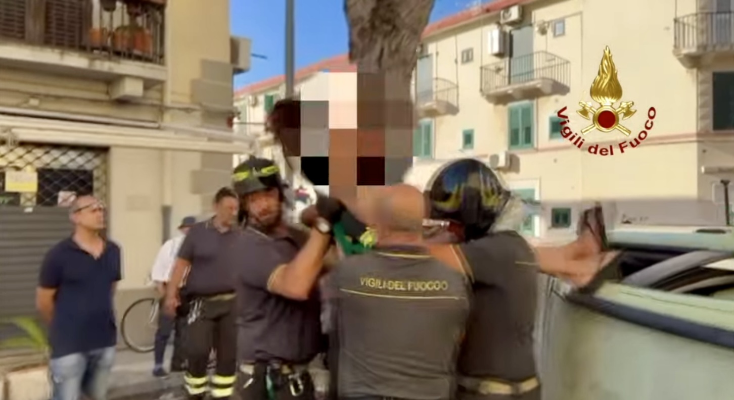 Incidente a Messina: estratta viva dalle lamiere