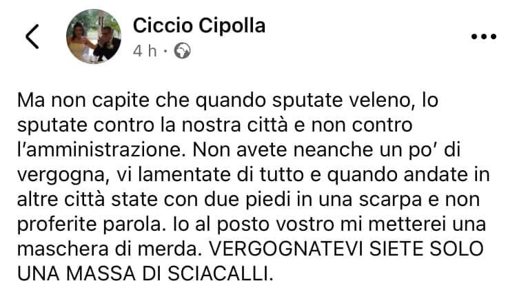Divieto di critica, il consigliere insulta i messinesi: “Sciacalli, mettetevi una maschera di merda”