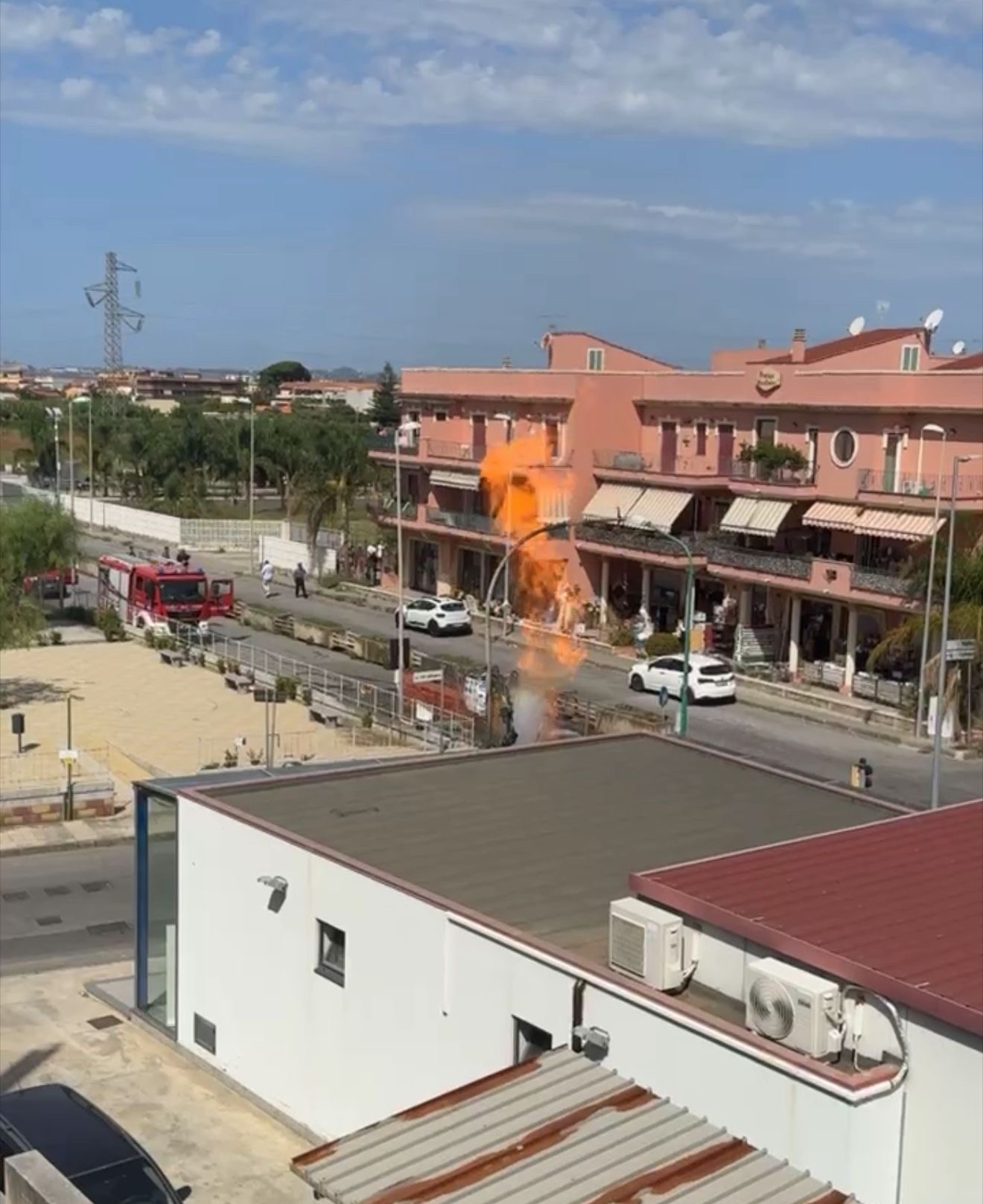 Perdita di gas in strada, panico per un incendio