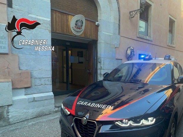 Avrebbe rapinato un 24enne: ventenne ai domiciliari