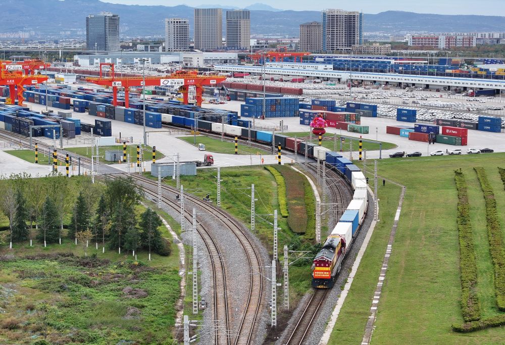 Treni merci tra Cina ed Europa, quasi 120.000 viaggi