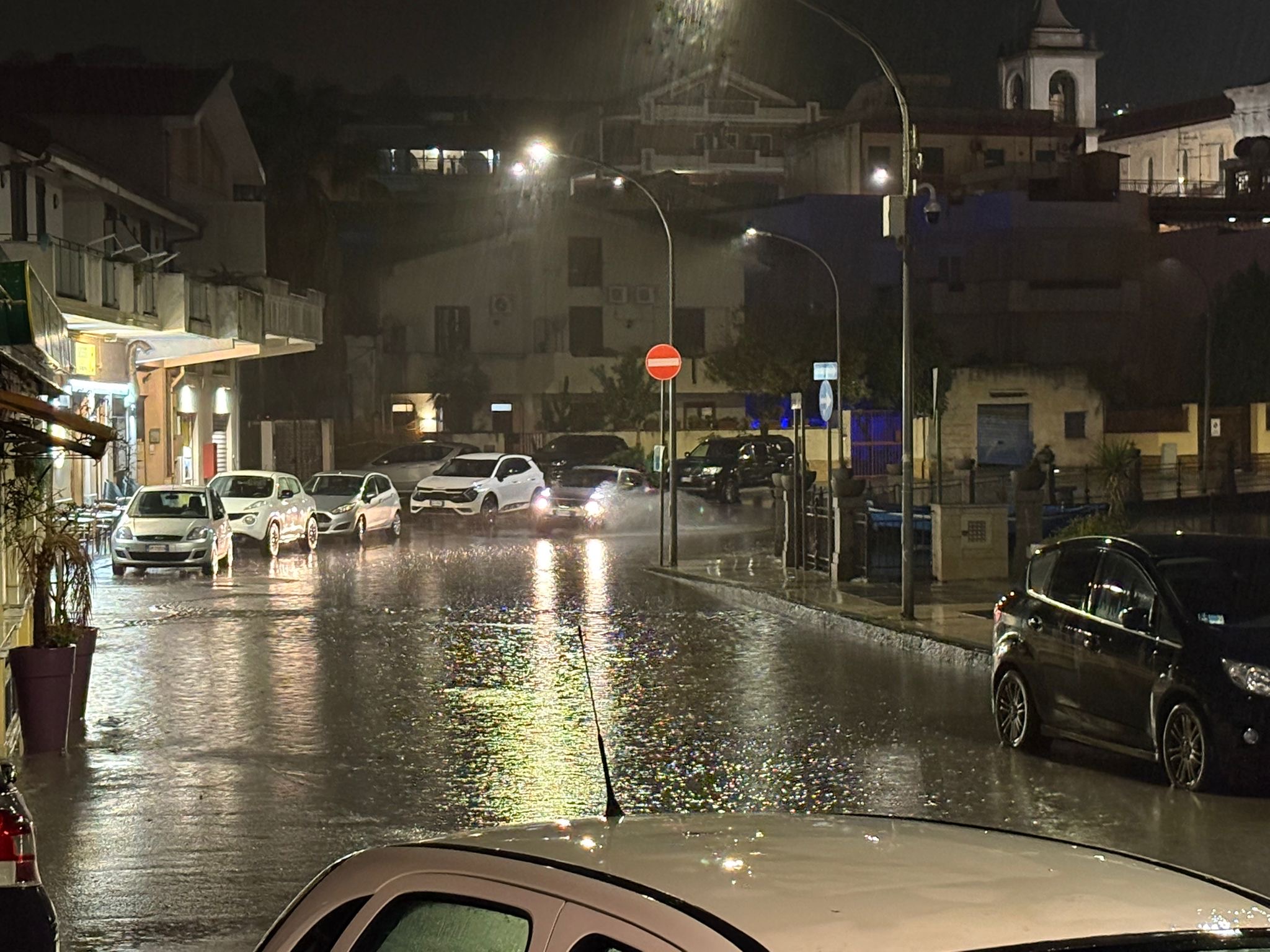 Ganzirri allagata, i problemi di sempre: danneggiati i commercianti