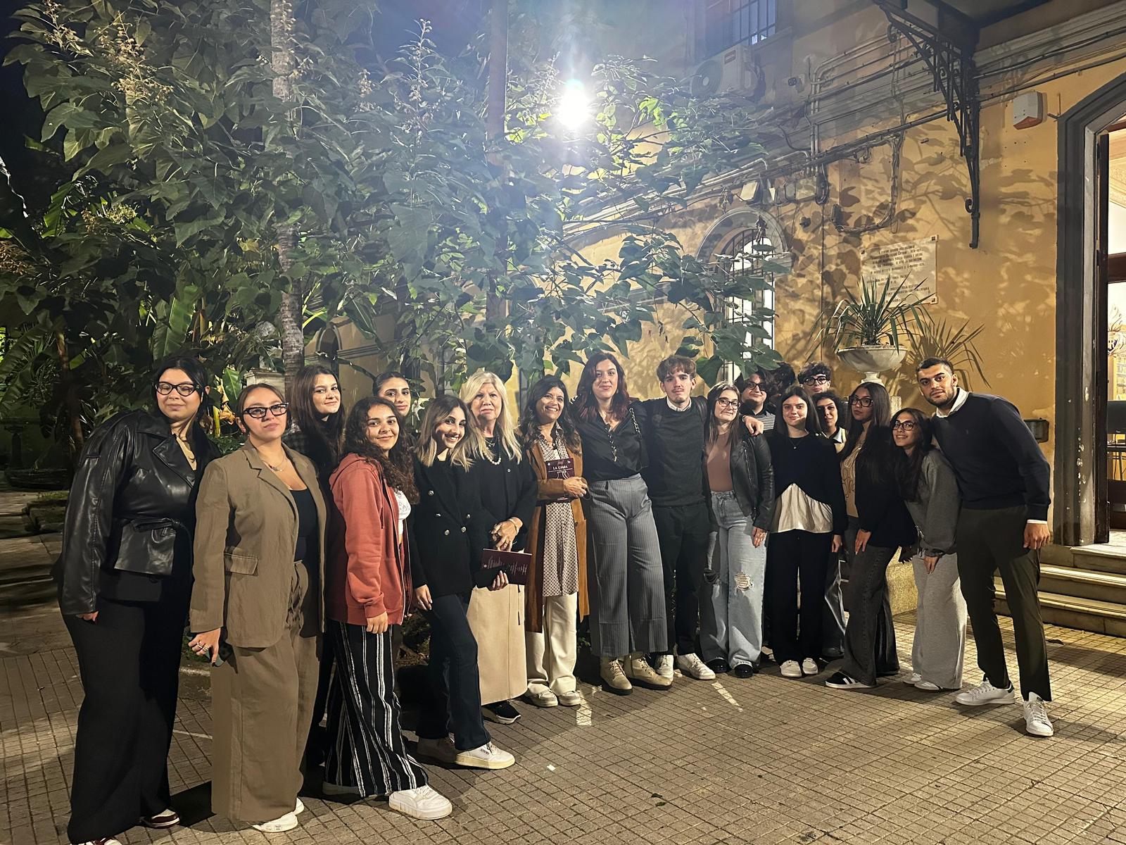 Detenuti, riabilitazione  e riscatto: Atreju ospite al carcere di Barcellona per lo spettacolo teatrale “La Giara”