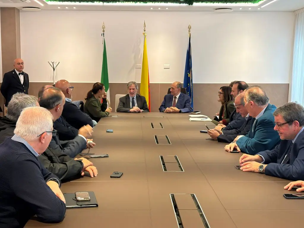 Schifani incontra i sindacati: “Nella finanziaria le risorse del contratto 2025-2027”