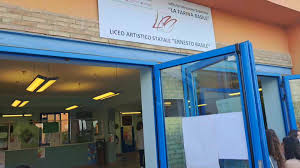 Studentessa pestata nei bagni del Basile