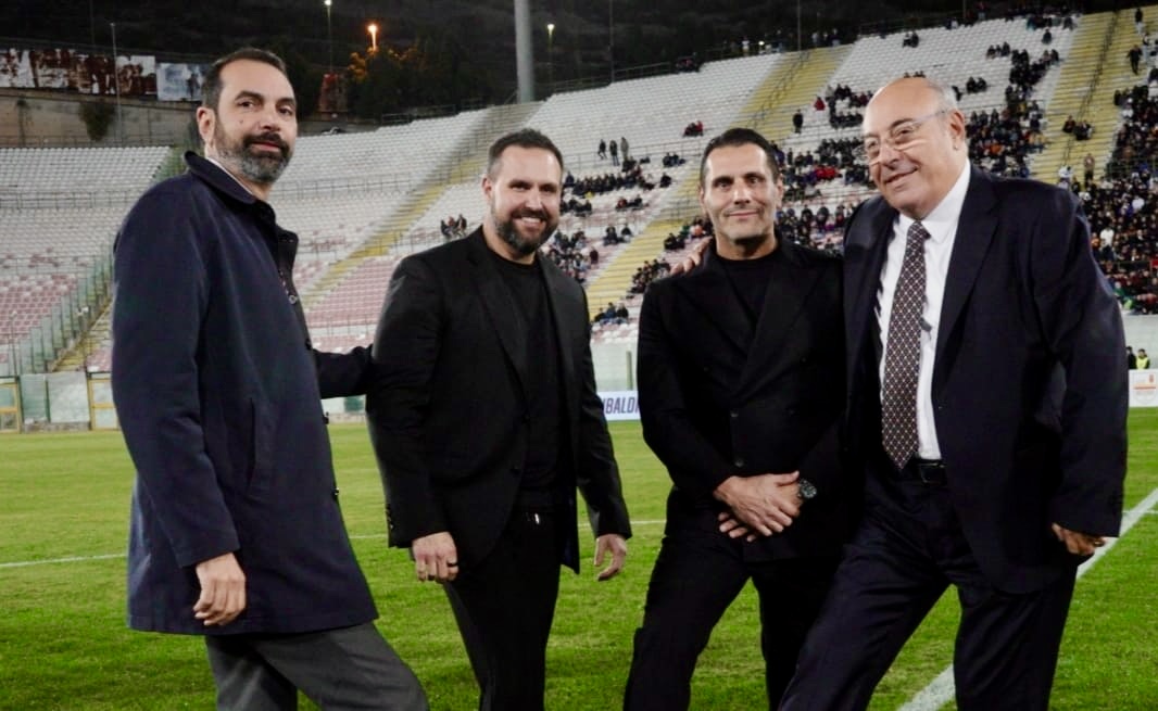 Leggendaria bordata di fischi a sindaco e assessore