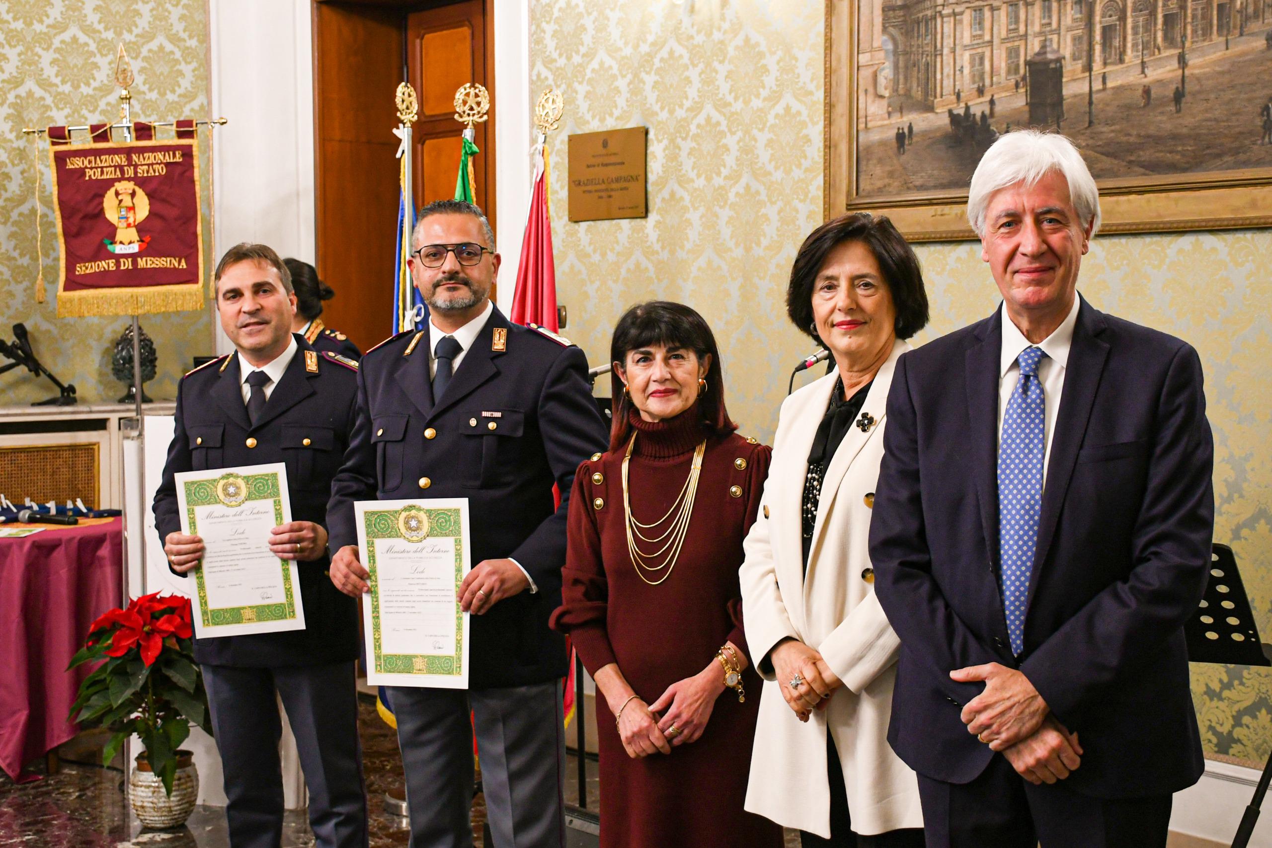 Attestati della Polizia agli agenti in servizio