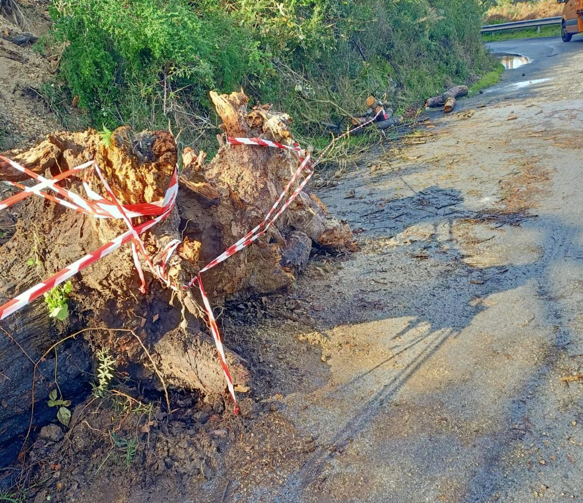 Maltempo, situazione critica sulla provinciale Masse-Curcuraci